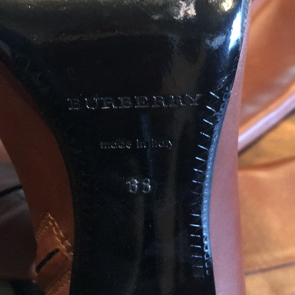 Burberry leather pointy tall boots in Cognac - Picture 4 of 5